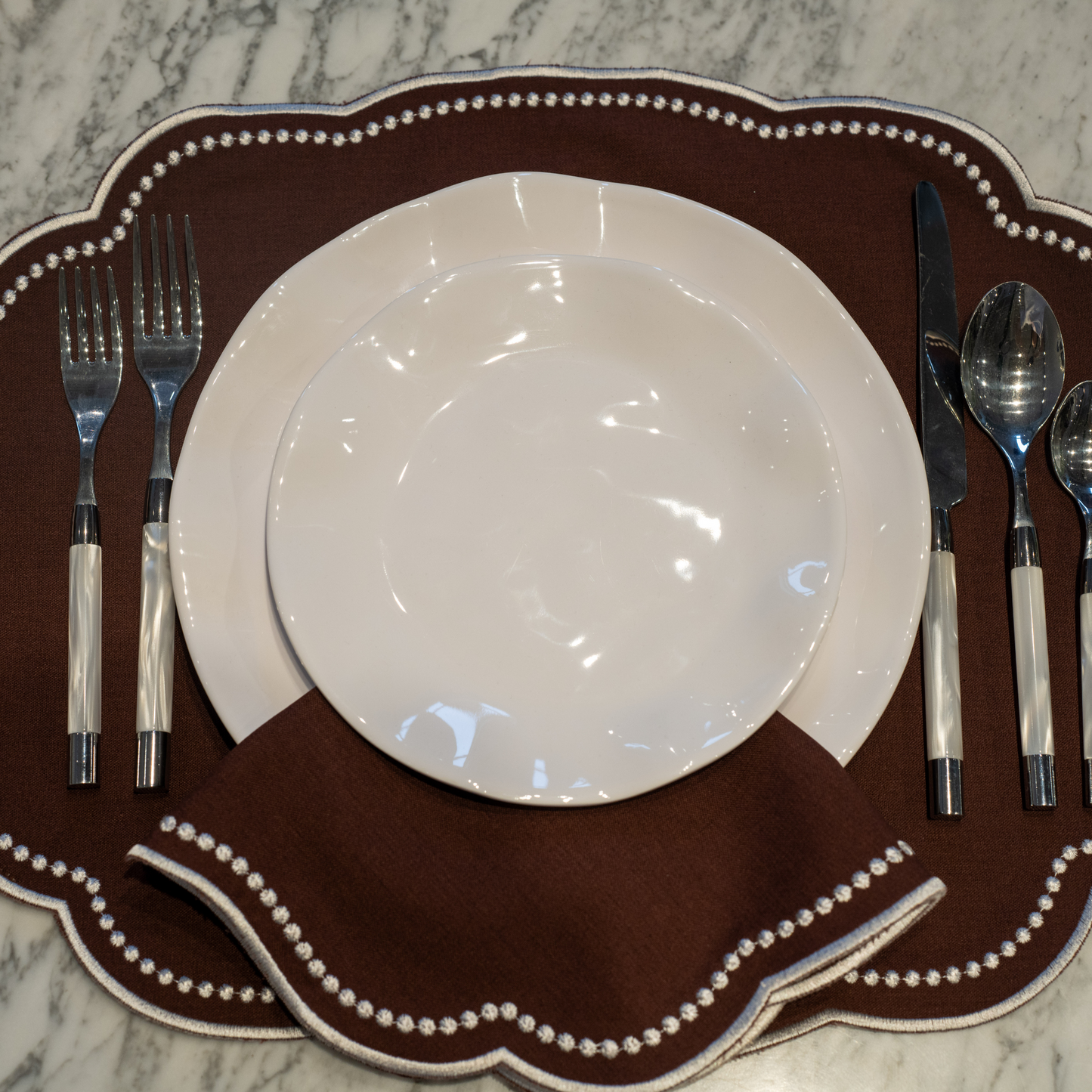 Tablescape - Mantel Café (Brown Placemat)