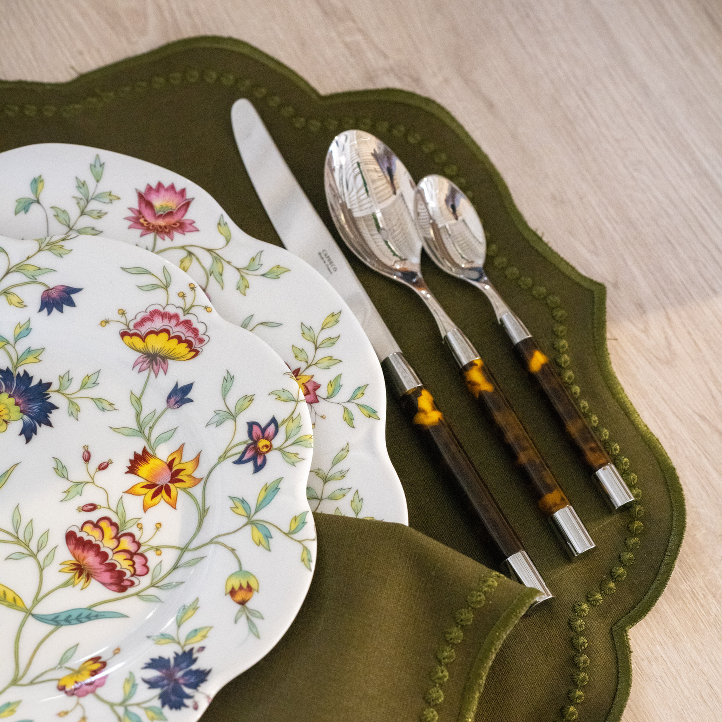 Tablescape - Mantel Verde (Green placemat)