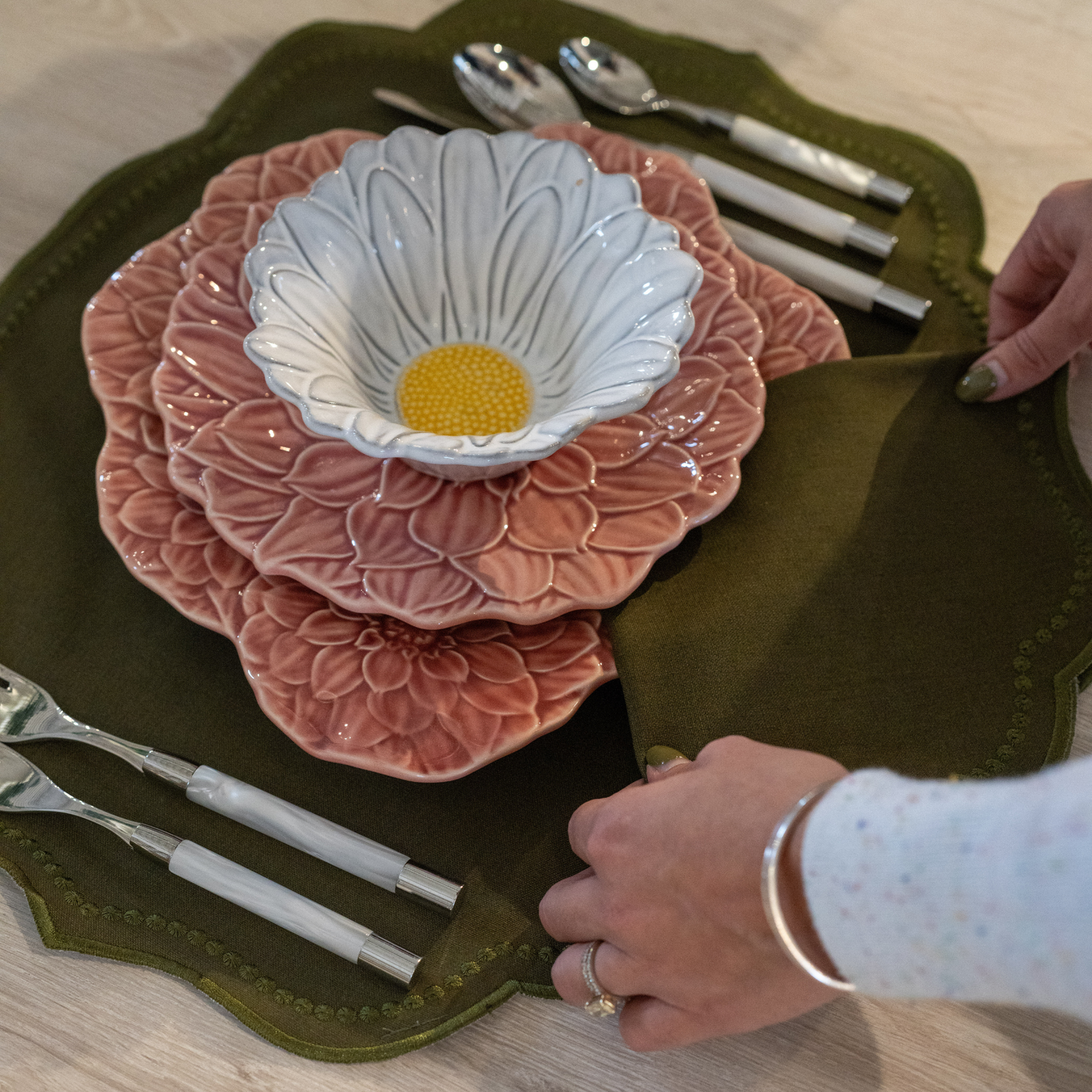 Tablescape - Mantel Verde (Green placemat)