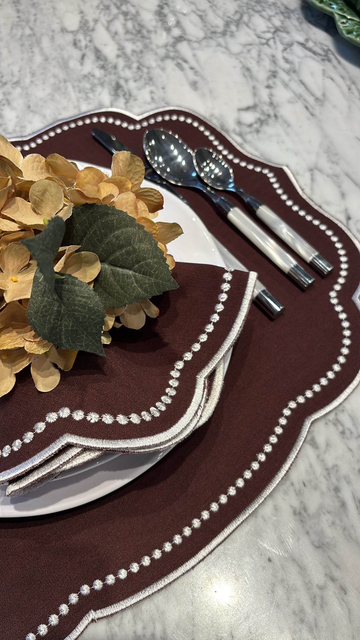 Tablescape - Mantel Café (Brown Placemat)