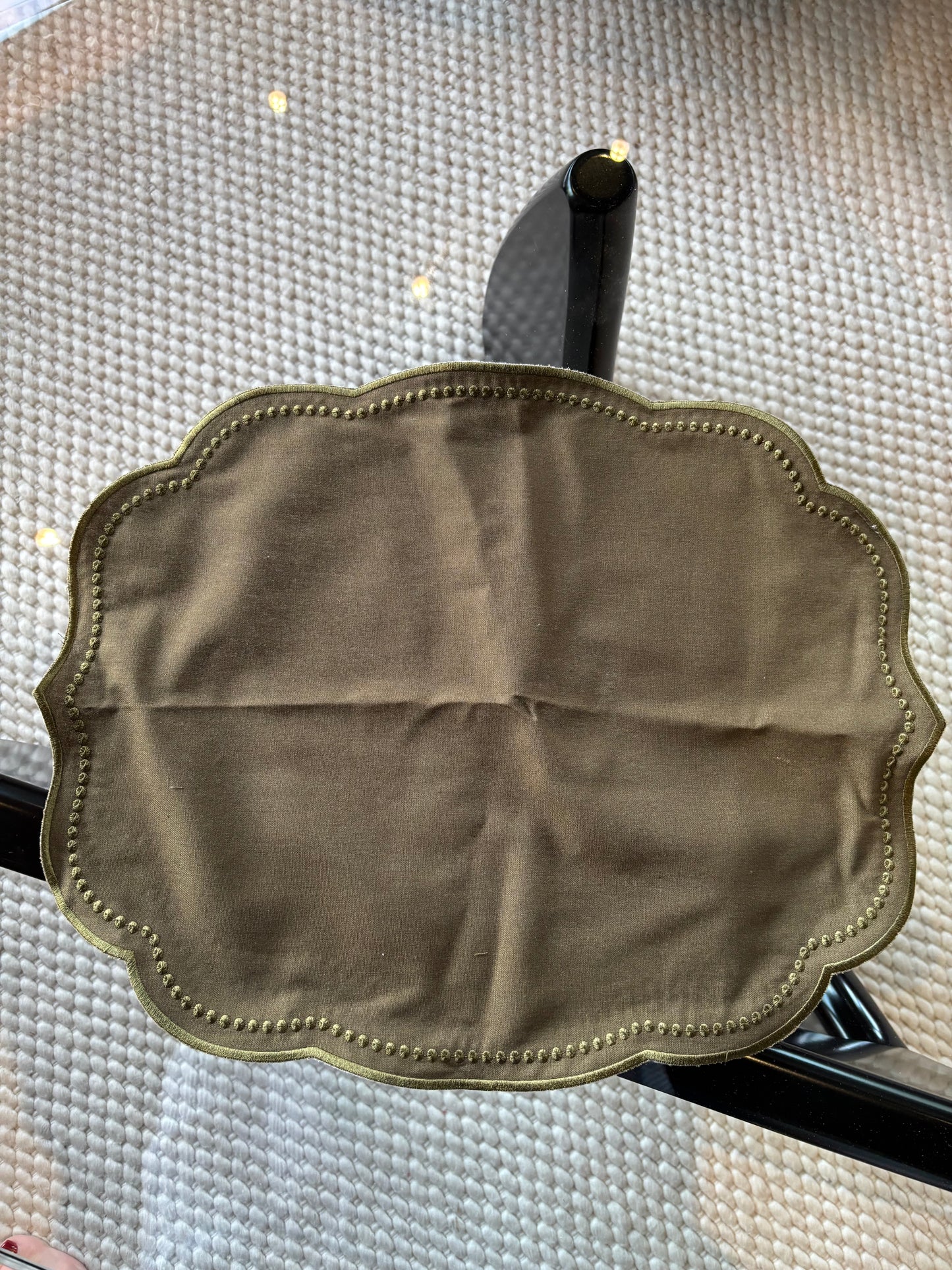 Tablescape - Mantel Verde (Green placemat)