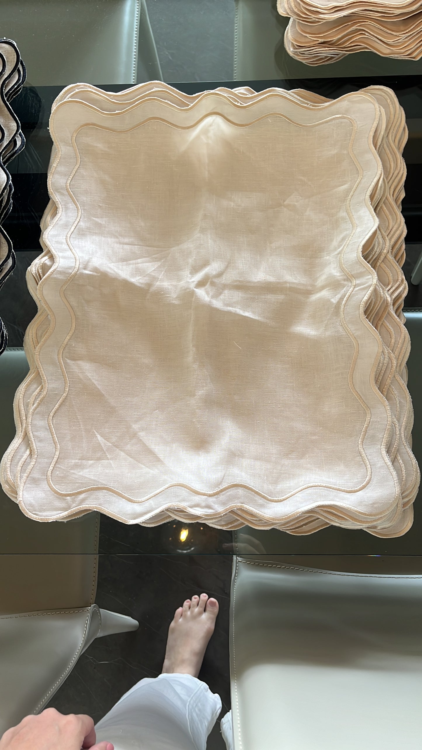 Tablescape - Mantel Beige Waves (Waves Beige Placemat)