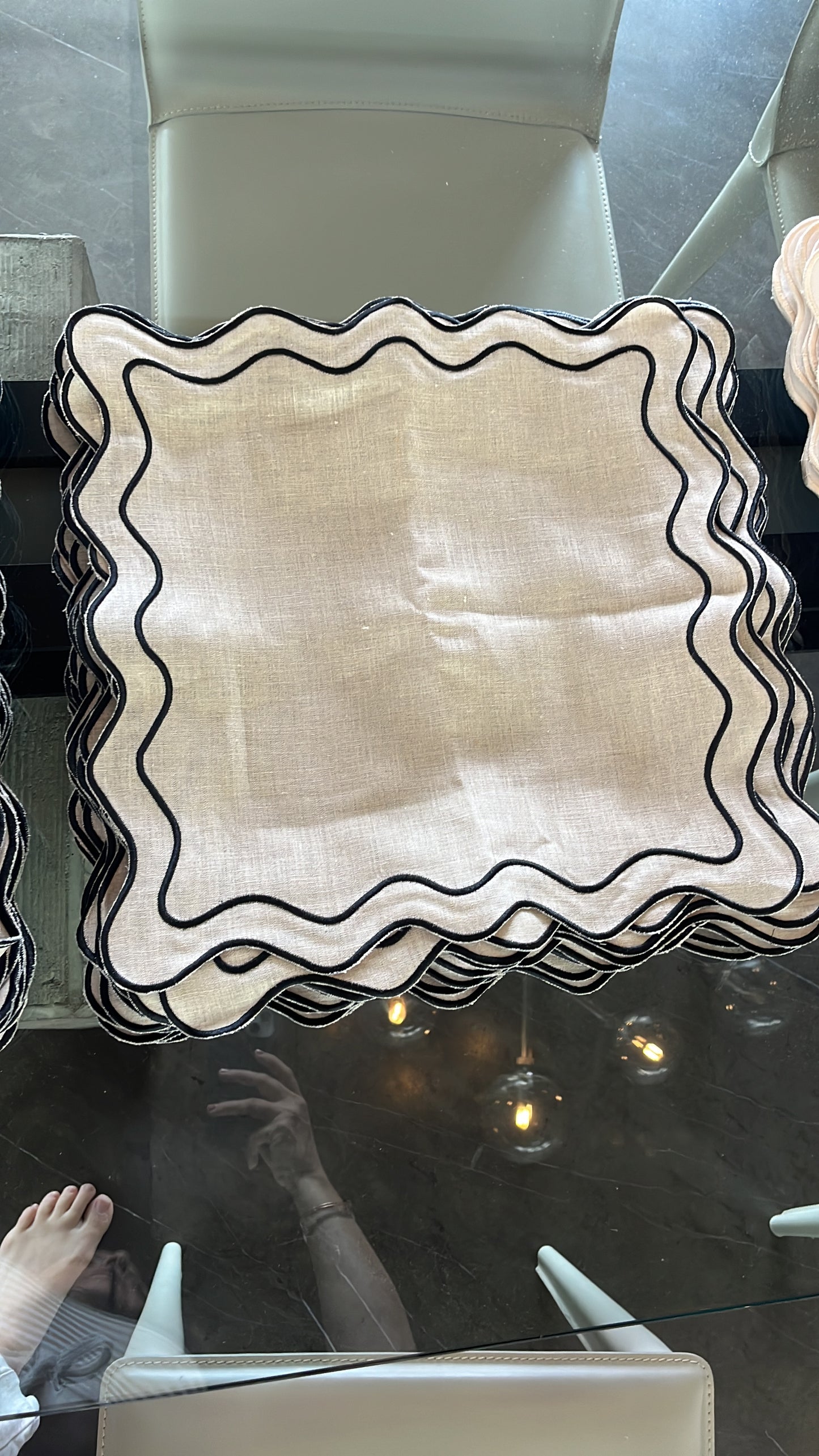 Tablescape - Servilleta Black & White (Waves B&W Napkin)