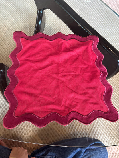 Tablescape - Servilleta Roja Waves (Red Waves Napkin)