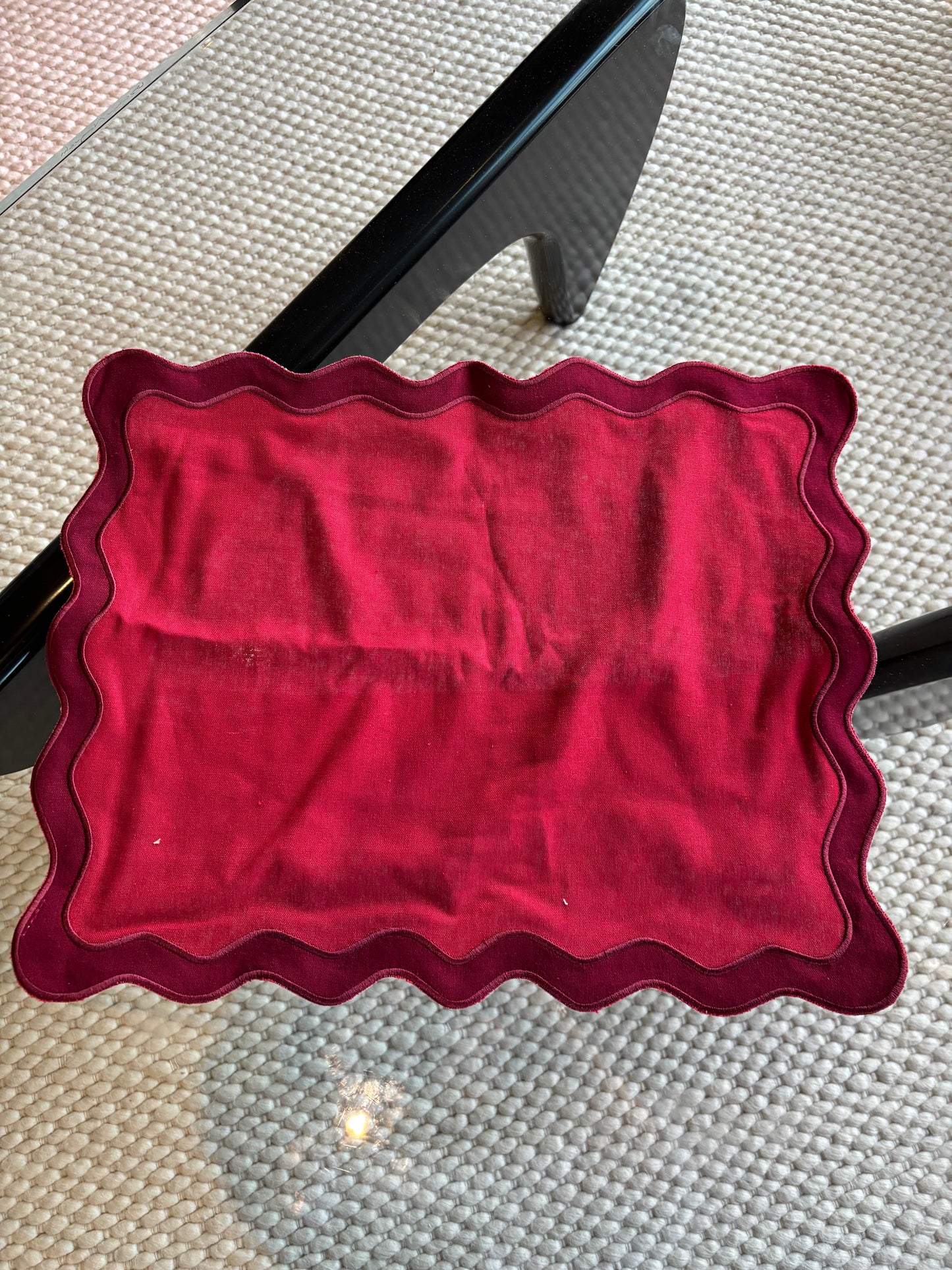 Tablescape - Mantel Rojo Waves (Red Waves Placemat)