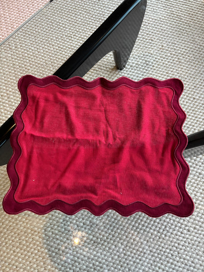 Tablescape - Mantel Rojo Waves (Red Waves Placemat)